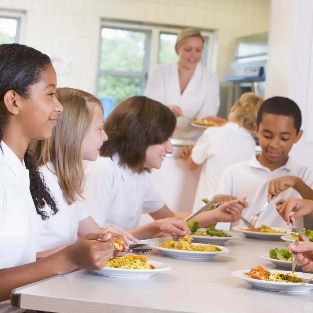 Pros Of Working in A School Cafeteria